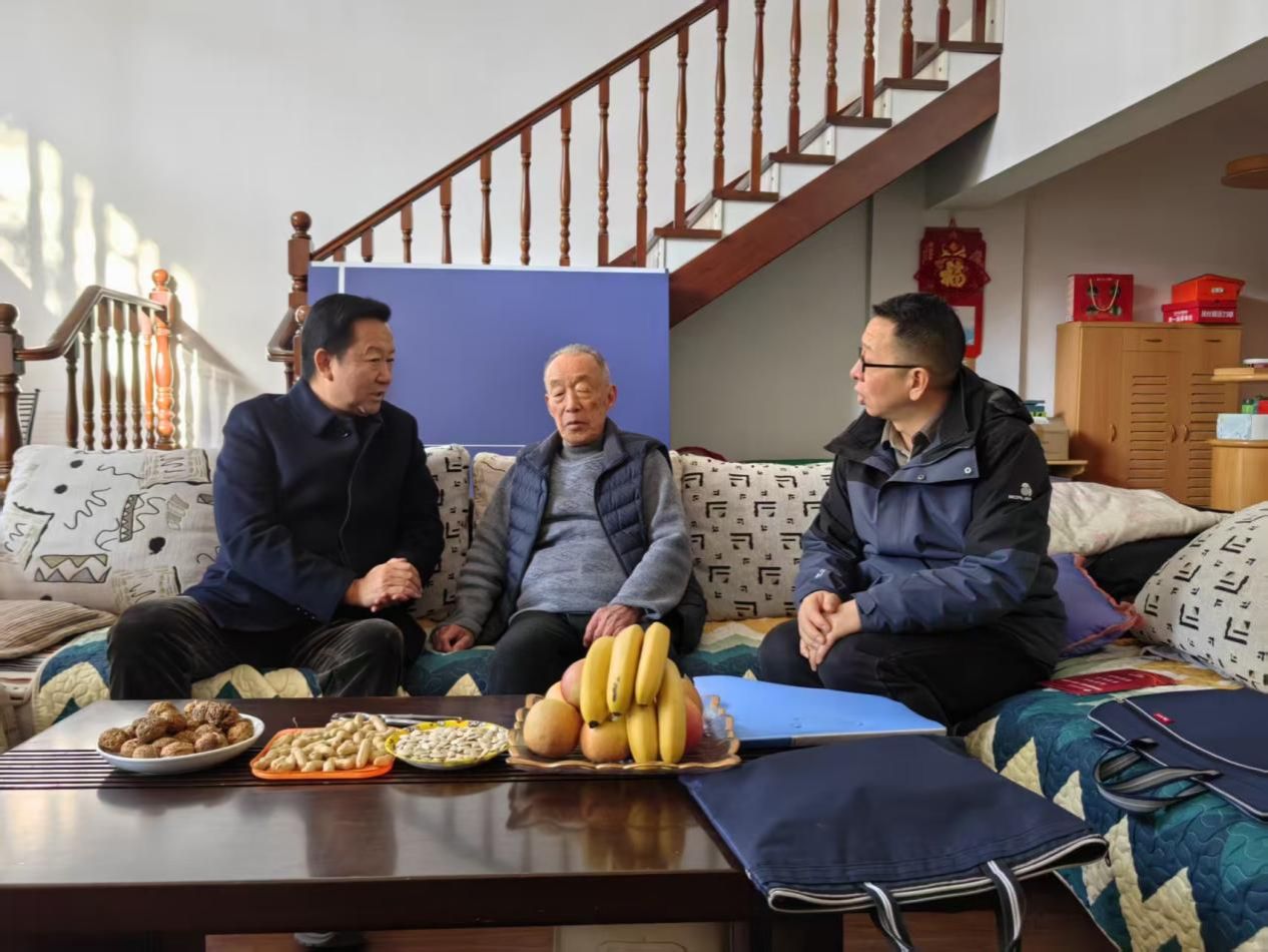 施副书记看望吴副院长